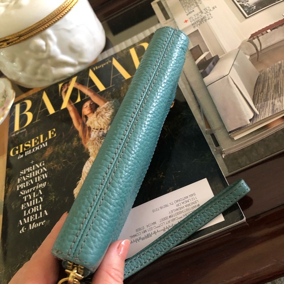 A Fossil leather wristlet wallet in a beautiful teal green. - Picture 7 of 10